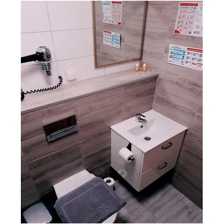 Bialy Slon אכסניה גדינייה