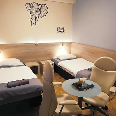 Bialy Slon Hostel *
